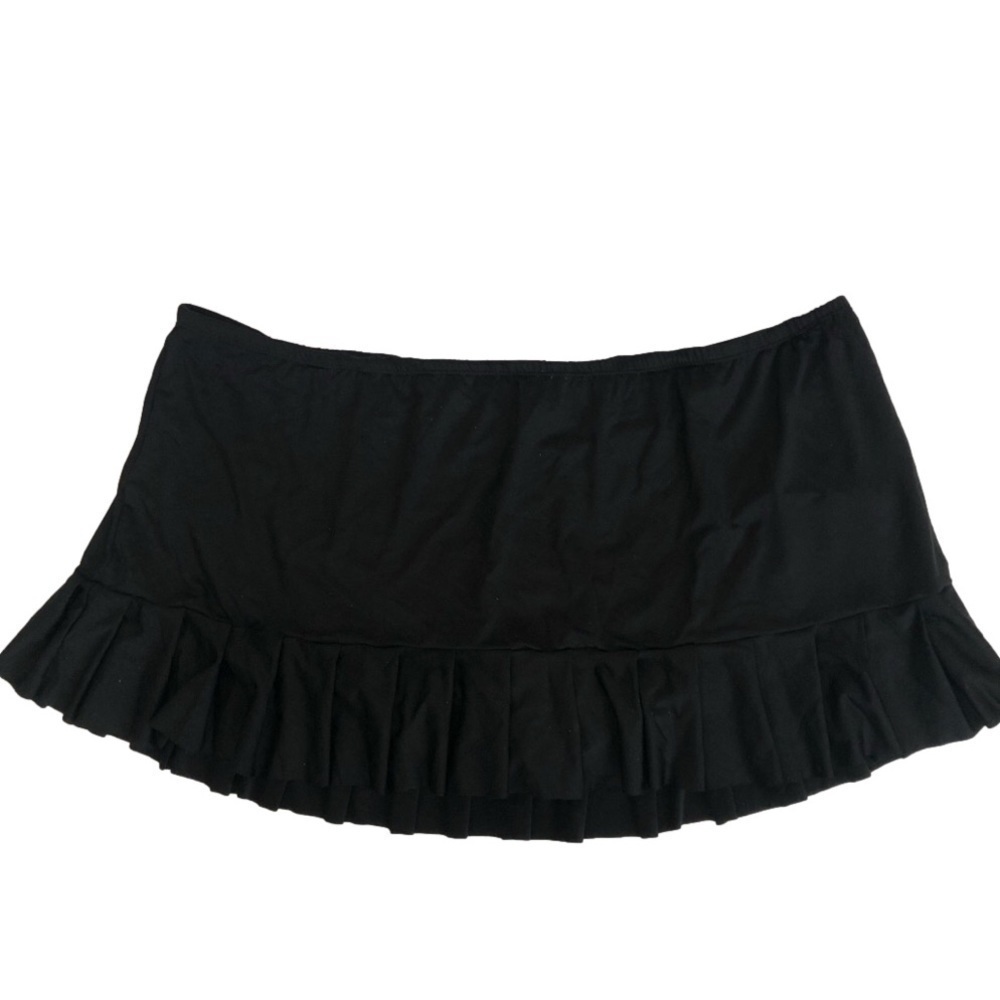 24th and Ocean Size 20W black swim skirt. Pleated tier basic color mix and match